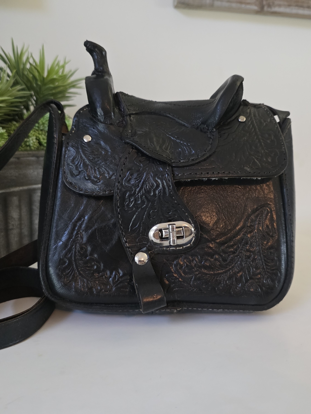 Vintage 1970's-80's Western Saddle Crossbody Bag Tooled Leather Sherling - Picture 2 of 16